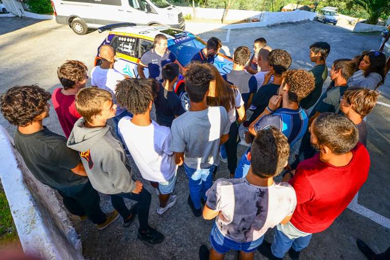 “Tal como num carro de corridas, somos nós que definimos o sentido dos nossos sonhos”